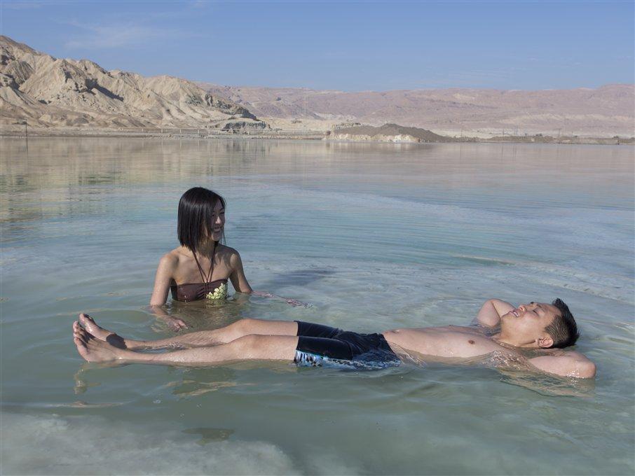 На Мертвом море. Фотограф Итмар Гринберг.jpg